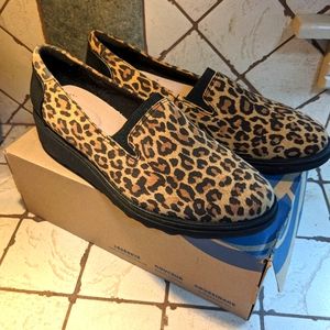 🆕 Clark's leopard print shoes, 11M, NEW in box $85.00.